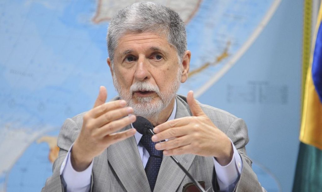 ‘Militares querem olhar para o futuro’, afirma Celso Amorim