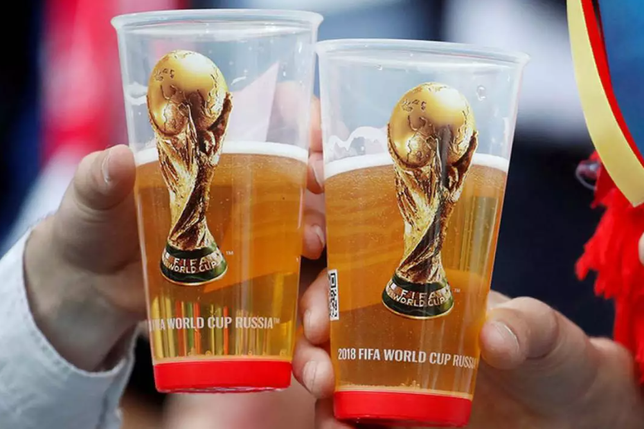 Copa do Catar terá a cerveja mais cara da história: R$ 73 o copo de meio litro