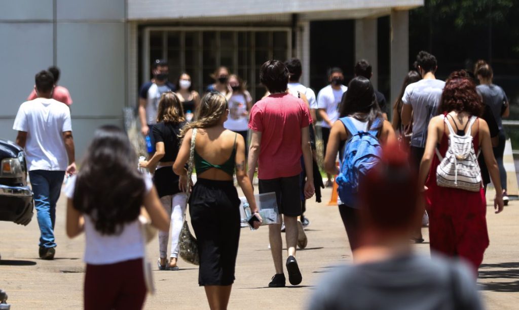 ENEM: Quase 3,4 milhões de candidatos fazem provas neste domingo (13) em mais de 1,7 mil municípios