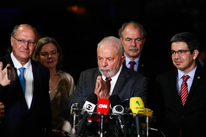 Equipe de Lula adia PEC da Transição após críticas e avalia deixar Auxílio fora do teto por 4 anos