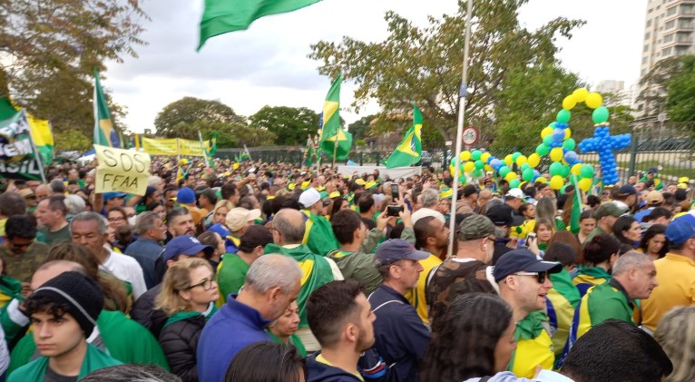 Gilmar Mendes nega habeas corpus coletivo para manifestantes que protestam em frente aos quartéis