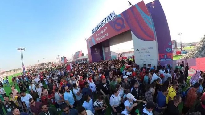 Evento na fan fest em Doha, no Catar, para assistir jogo de abertura é marcado por confusão