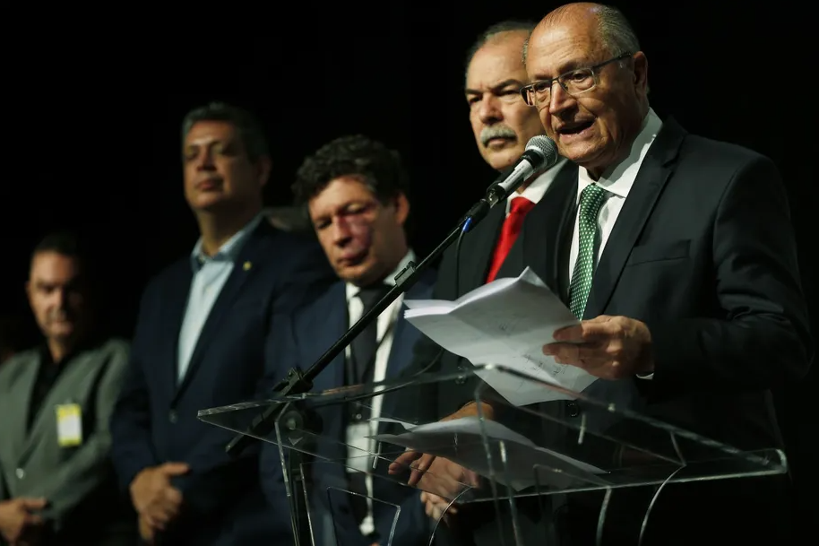 PEC da Transição e aliados pressionam Lula a antecipar nomeação de ministros