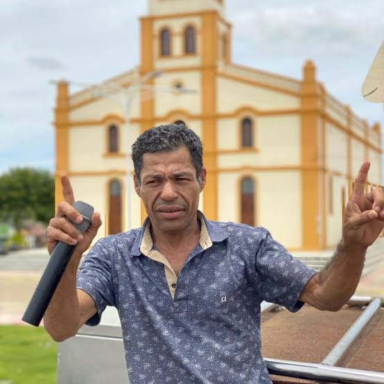 Cantor de jingles políticos “Pula Pula da Bahia” é encontrado morto com sinais de overdose