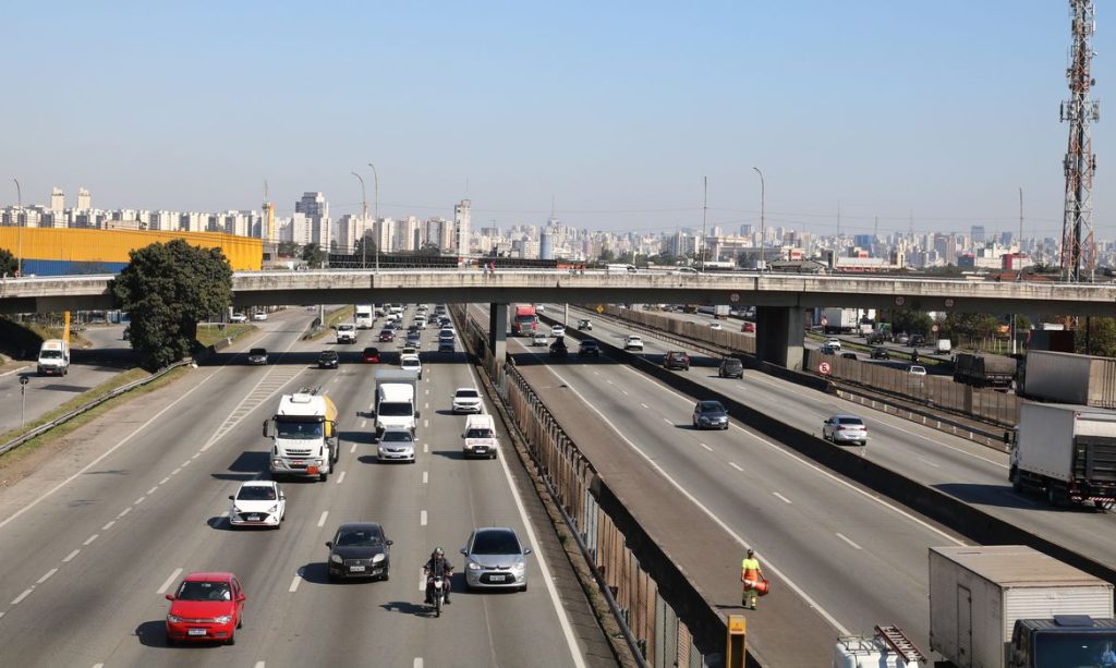 Auxílios Caminhoneiro e Taxista serão pagos hoje