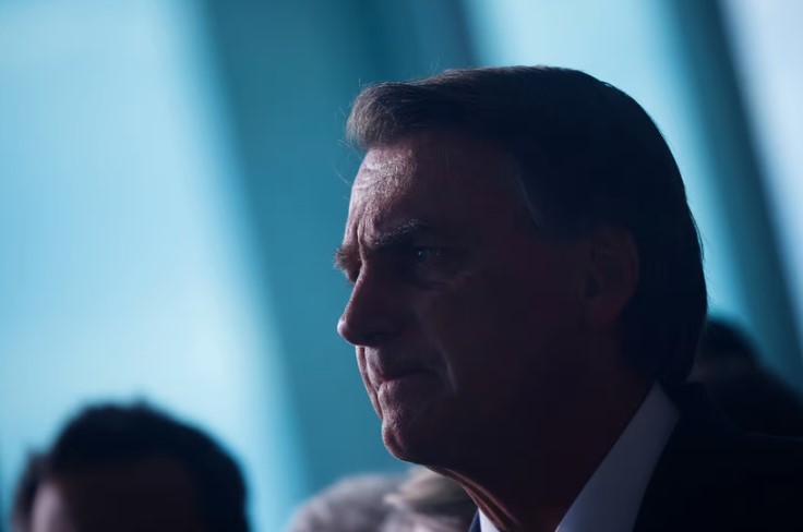 Bolsonaro aciona STF contra Lula e Gleisi