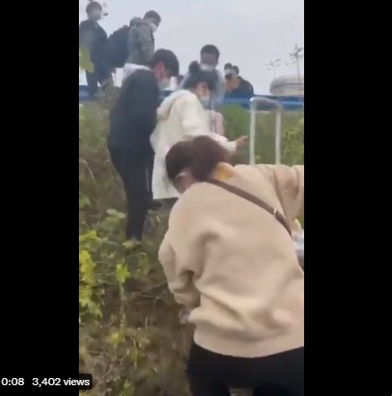Funcionários fogem de fábrica de iPhones na China após lockdown devido a novo surto de Covid