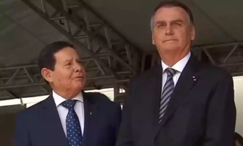 Bolsonaro ignora Mourão durante evento militar no Rio de Janeiro