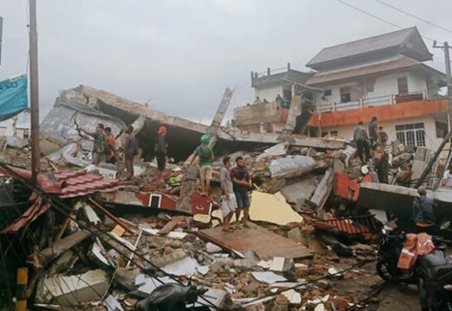Terremoto atinge a Indonésia e deixa 46 mortos e mais de 700 feridos