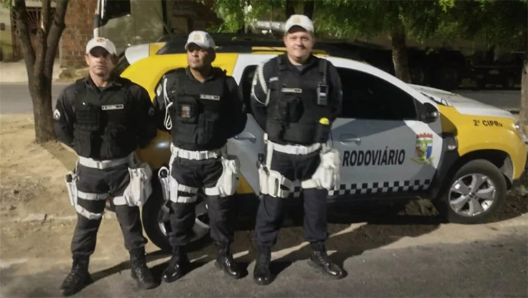 Policiais da 2ª CIPRV salvam vida de criança de 2 anos que se afogava em piscina no Bairro Bela Vista em Mossoró