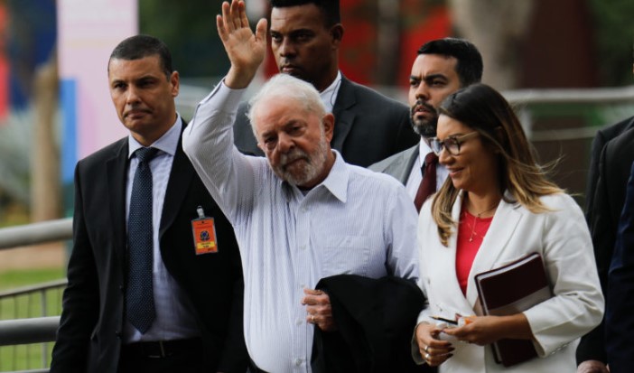 Lula culpa Bolsonaro por ter ido ao Egito de carona em jatinho de empresário