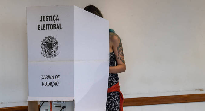 Seis em cada dez jovens não participam da política além do voto, aponta estudo