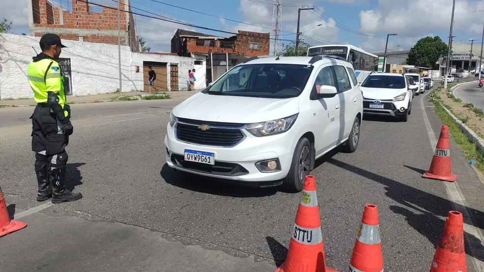 Intervenção na Avenida Felizardo Moura causa congestionamentos na Zona Norte de Natal