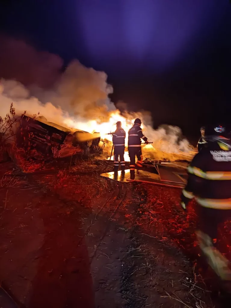 Carreta tomba, pega fogo e uma pessoa morre na BR-226 no RN