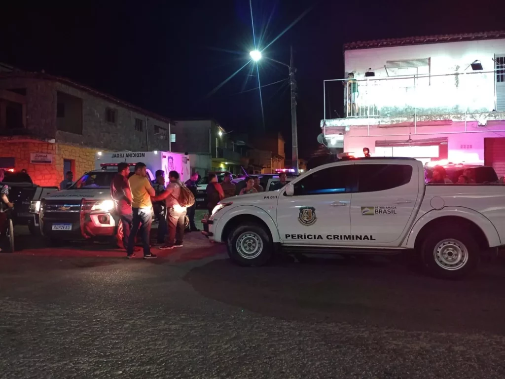 Homem é morto e outro ferido enquanto esperavam lanche na Zona Oeste de Natal