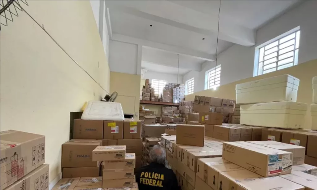 Anvisa e Polícia Federal fazem operação contra remédios falsificados