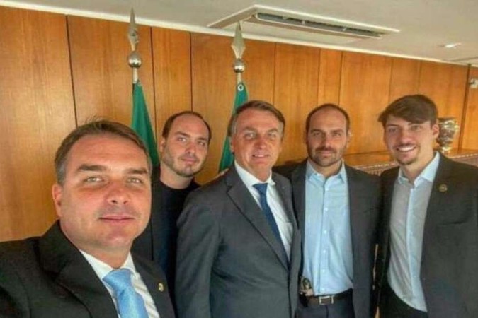 GSI escala agente para segurança da família Bolsonaro em Miami