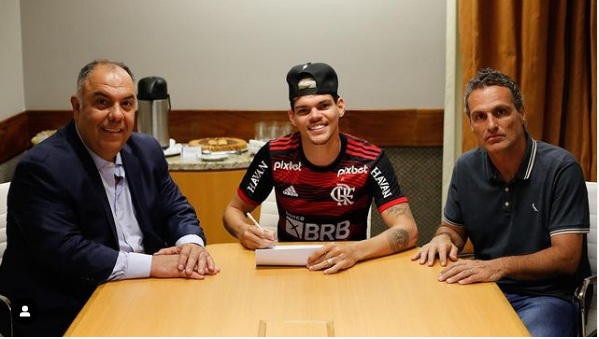 Flamengo anuncia contrato com potiguar Ayrton Lucas até o fim de 2027