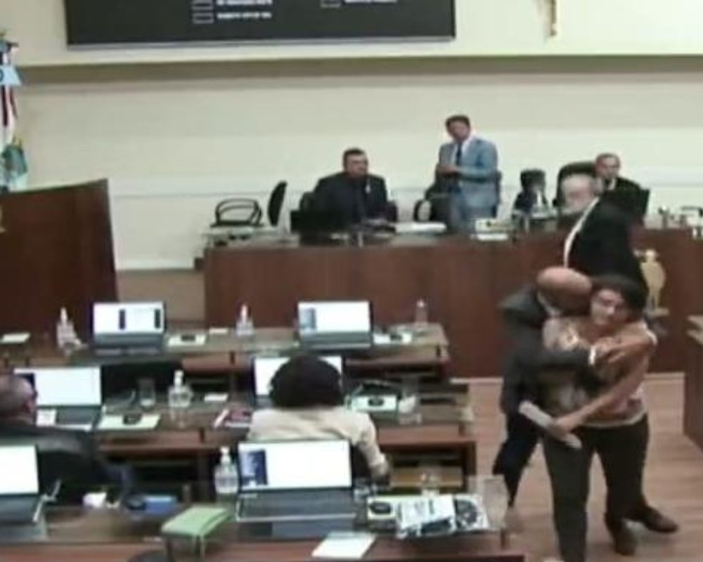 Vereadora é agarrada a força durante sessão na Câmara de Florianópolis