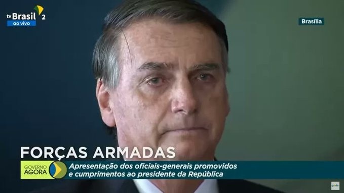 Jair Bolsonaro chora durante cerimônia das Forças Armadas