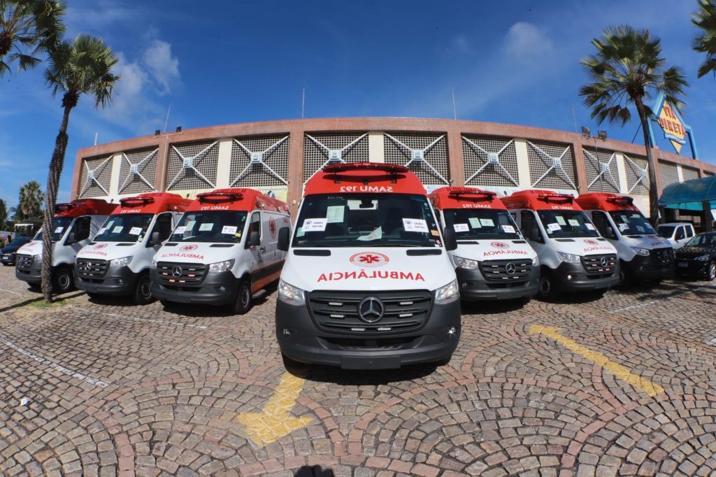 Em Natal, Ministro da Saúde entrega ambulâncias à Prefeitura e participa de lançamento de programa de caderneta vacinal