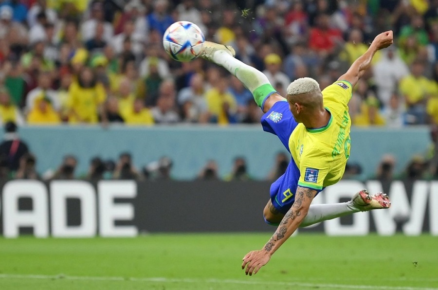 Voleio de Richarlison ganha prêmio de gol mais bonito da Copa do Mundo do Catar; confira foto do gol