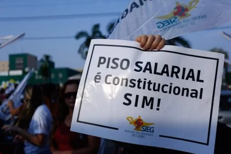 Senado aprova PEC que viabiliza piso salarial da enfermagem