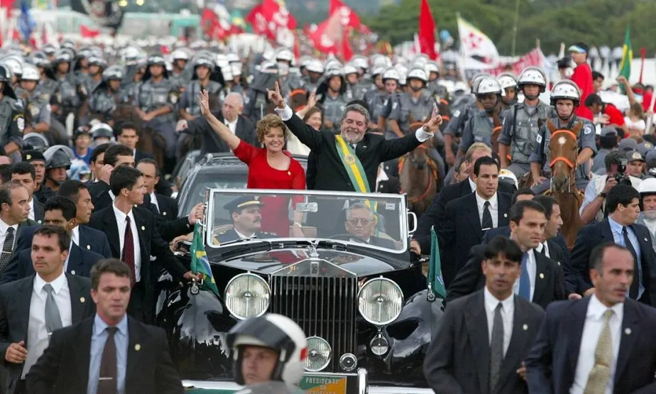 Equipe de segurança de Lula planeja trajeto com carro blindado na posse; entorno do presidente eleito resiste