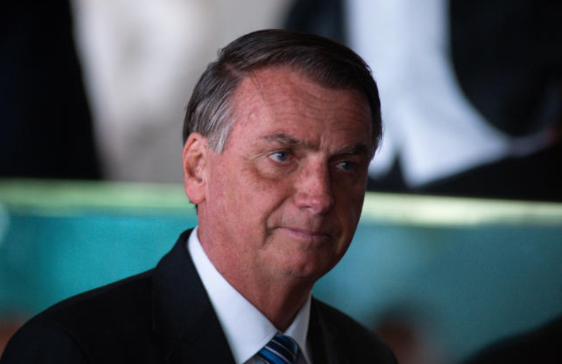 Bolsonaro decidirá na reta final de mandato se sanciona reajustes a servidores públicos