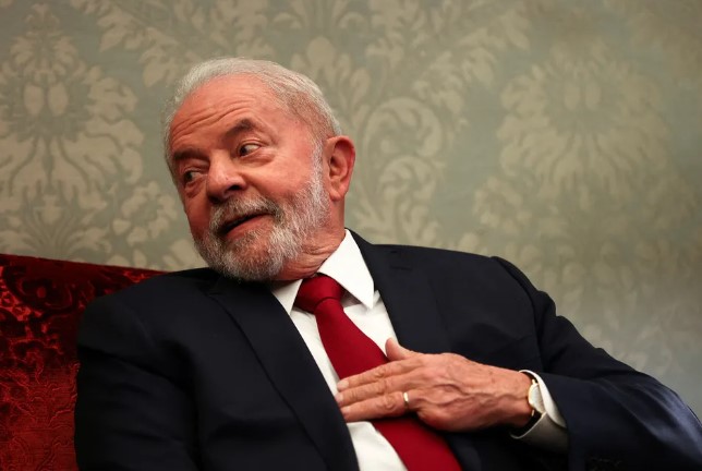 Exame de Lula na garganta se mostrou dentro da normalidade, diz boletim médico