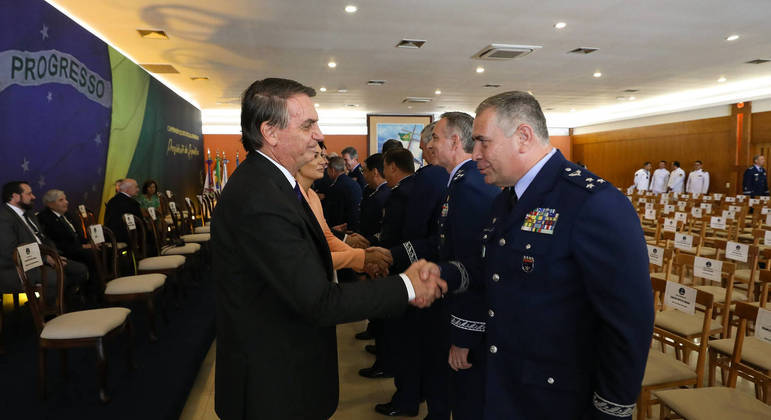 Ciro Nogueira defende Bolsonaro por choro em evento das Forças Armadas