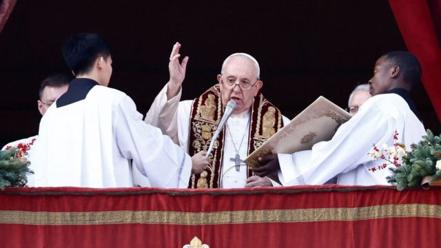 Mundo tem fome de paz, diz Papa Francisco em mensagem de Natal