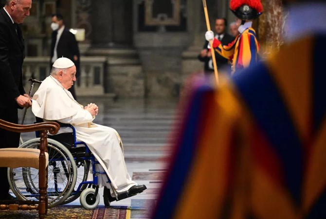 Papa revela que assinou carta de renúncia caso problemas de saúde o impeçam de desempenhar funções
