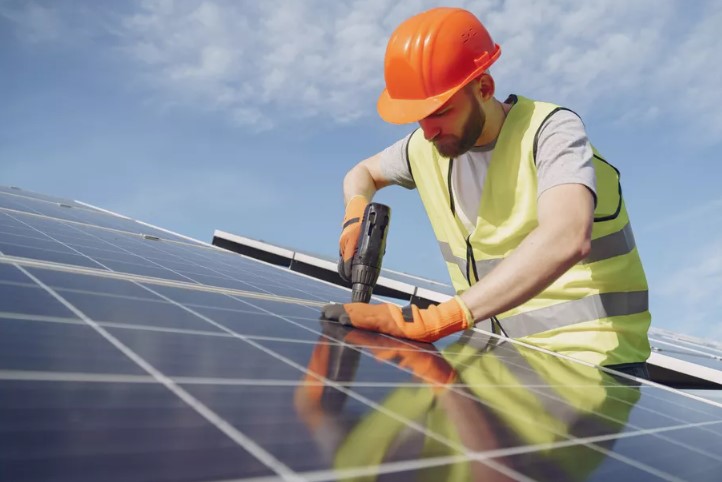 ‘Empregos verdes’ crescem no Brasil; setor solar deve fechar o ano com 200 mil novos postos