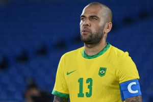 Defesa de Daniel Alves entrega recurso e acredita que jogador deve deixar prisão dentro de um mês