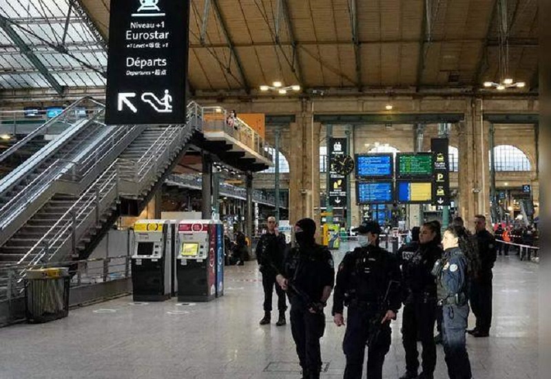 Homem com faca deixa seis feridos em estação de trem em Paris