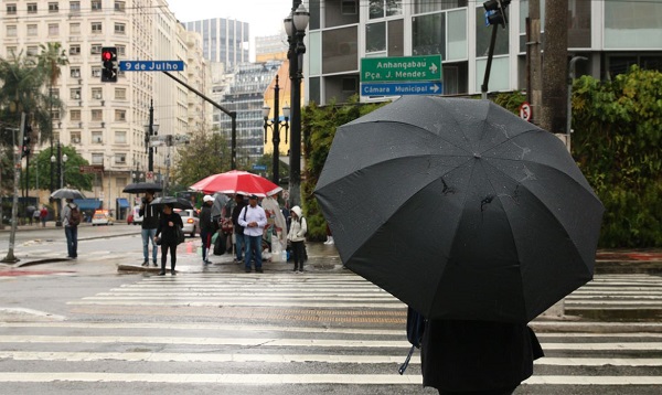 Inmet prevê chuvas em grande parte do país na primeira semana de 2023