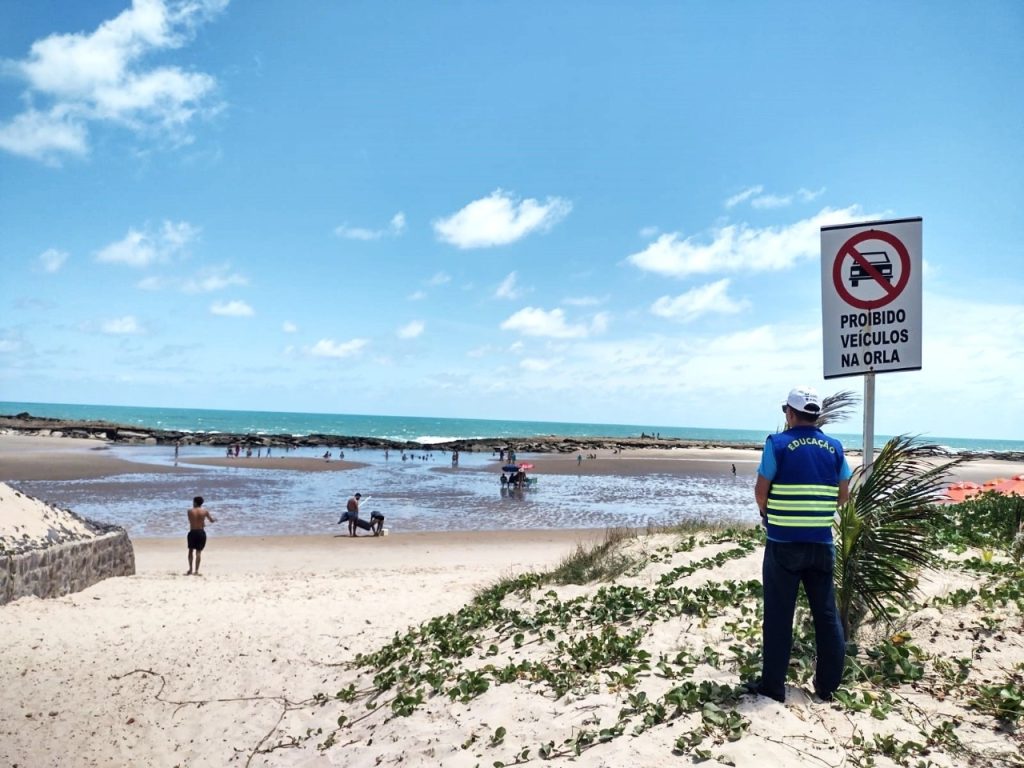 Detran orienta sobre proibição de tráfego de veículos em área de praias do RN