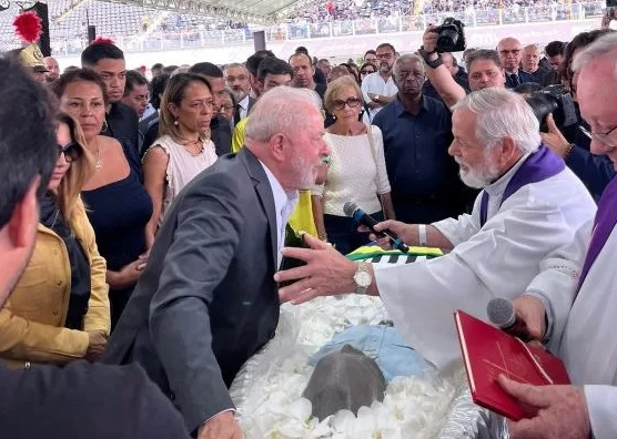 Presidente Lula chega à Vila Belmiro para o velório do Rei Pelé