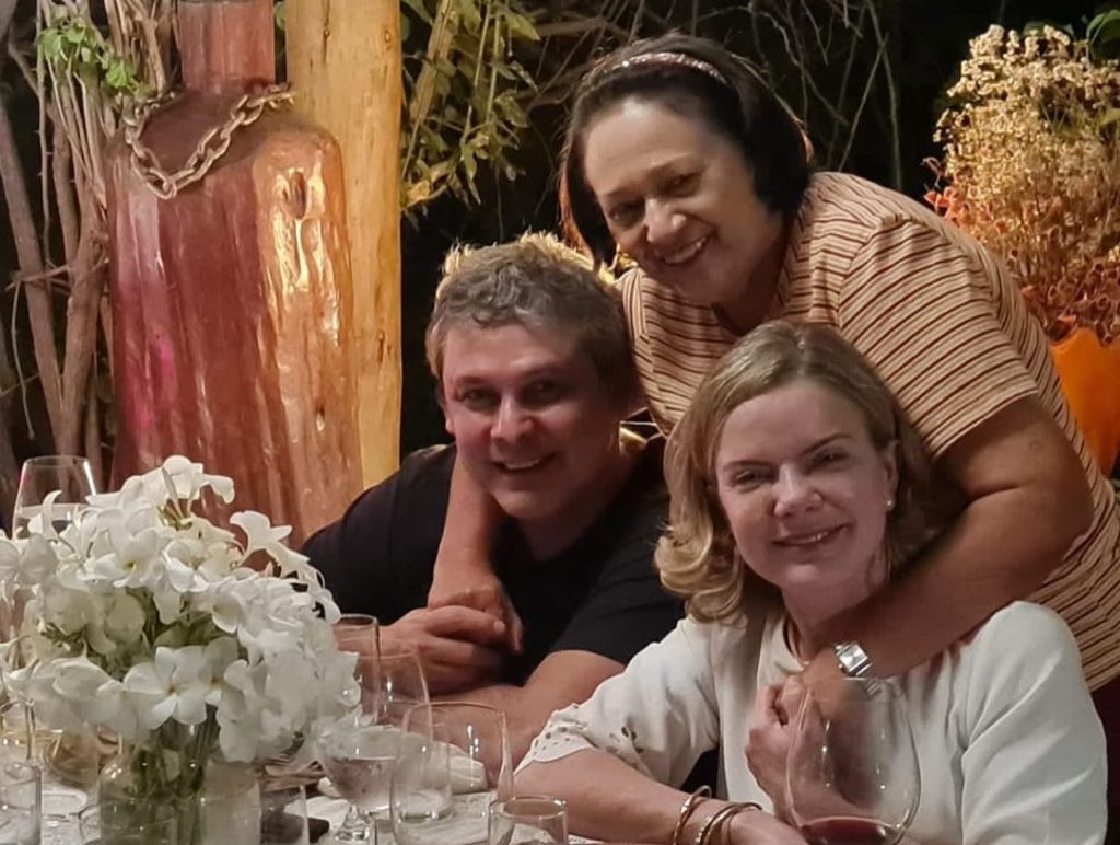 Presidente do PT Gleisi Hoffmann passa o final de semana em São Miguel do Gostoso e é recepcionada por Fátima Bezerra