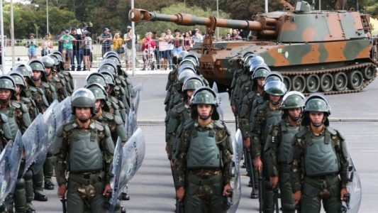 Exército põe 2,5 mil homens em prontidão para intervenção no DF