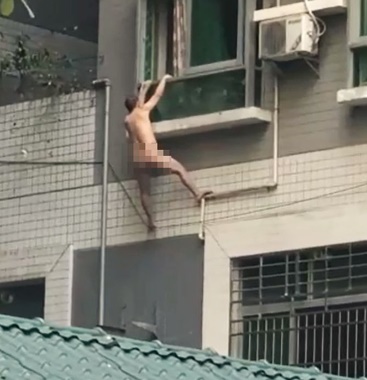 Marido flagra esposa com outro e amante quebra os pés tentando fugir pela janela no 2º andar