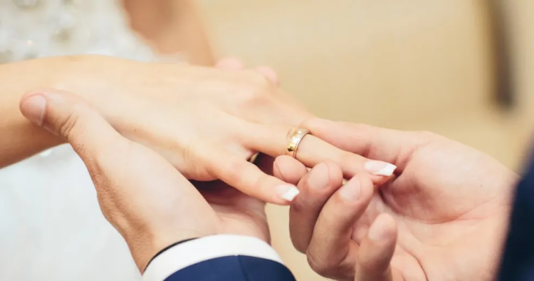 Casal faz contrato com multa de R$ 180 mil em caso de traição no casamento