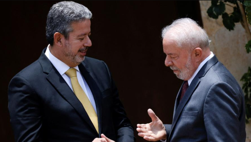Petistas preveem que Lira vai “endurecer” com governo Lula se reeleito