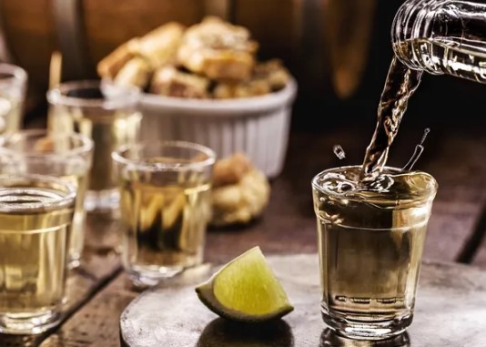 Exportação de cachaça cresce 52% em 2022; bebida foi enviada para 75 países