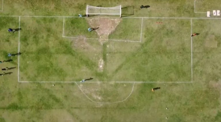 Linhas tortas no gramado viralizam em jogo do Campeonato Piauiense