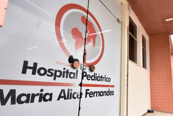 Governo do Estado fecha UTIs Neonatal do Hospital da Polícia, transfere paulatinamente para o Hospital Maria Alice Fernandes, refém de Cooperativa dos Médicos