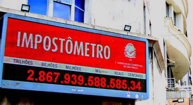 Brasileiros pagaram quase R$ 2,9 trilhões em impostos em 2022