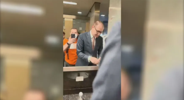 Homem que ameaçou advogado de Lula é indiciado por ameaça, injúria e incitação a crime