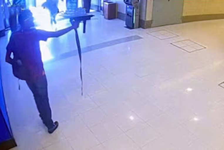 Armados, ladrões invadem shopping de SP e roubam R$ 1 milhão em celulares